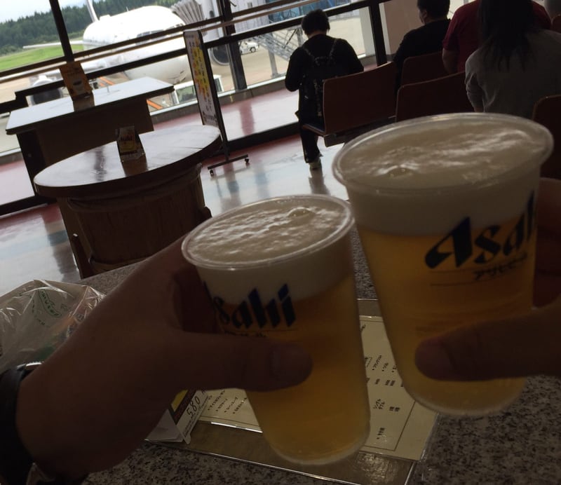 沖縄ラーメン遠征 秋田空港 生ビール 乾杯