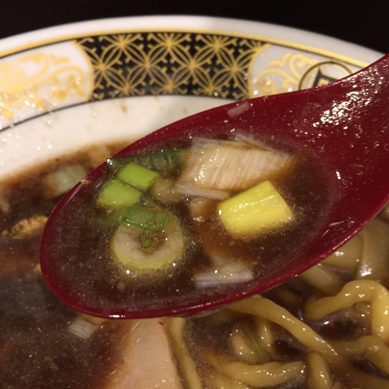 すごい煮干ラーメン凪 新宿ゴールデン街店 本館の煮干ラーメン スープ