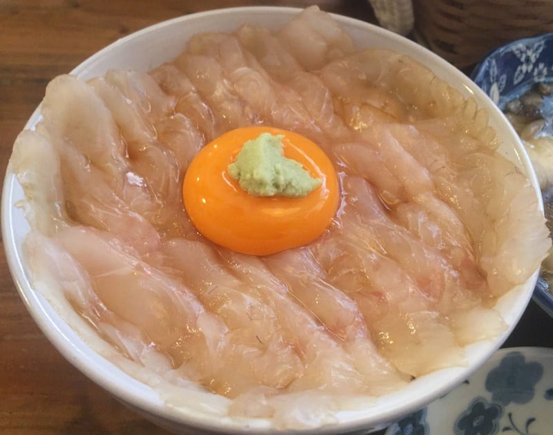 みなと食堂＠八戸市にて平目漬丼＆せんべい汁セットをオーダー！