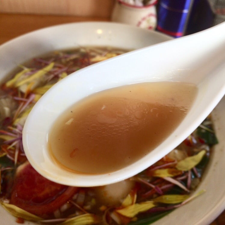 中華そばde小松 de小松的スーラータンメン スープ