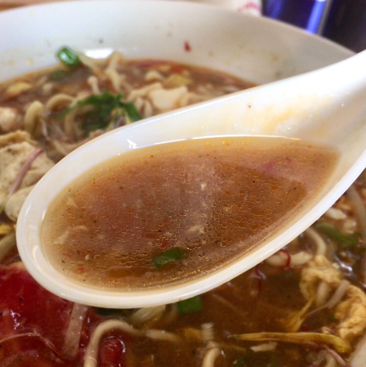 中華そばde小松 de小松的スーラータンメン スープ