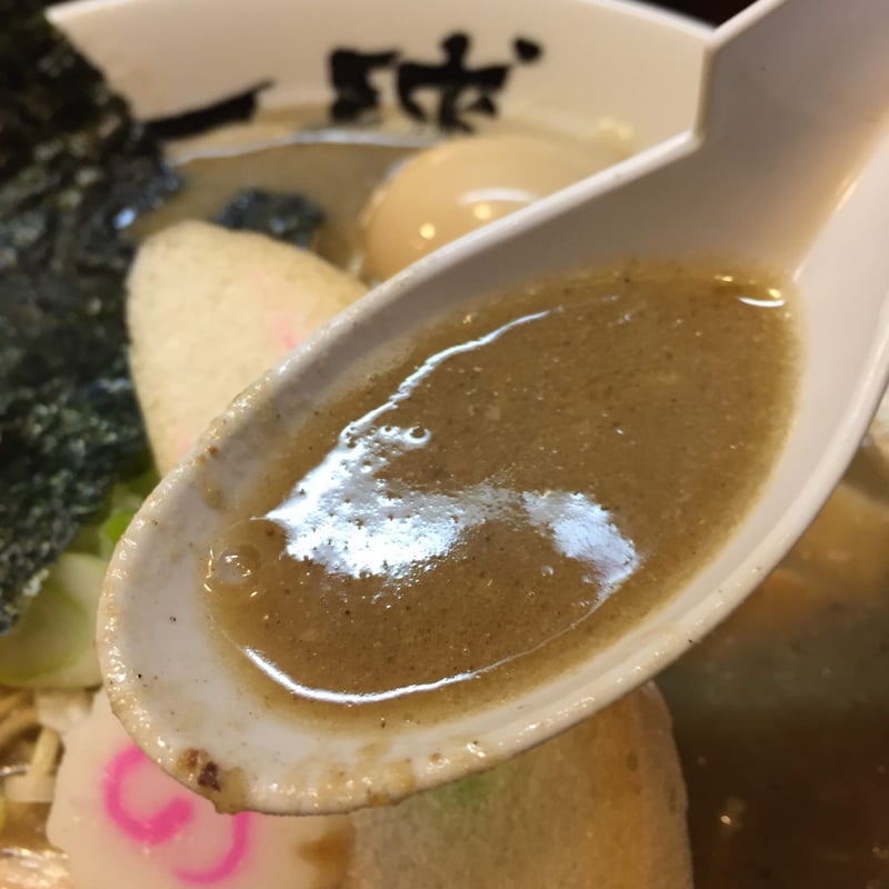 一球 超濃厚豚骨鶏白湯 四代目煮干そば「極」改 スープ