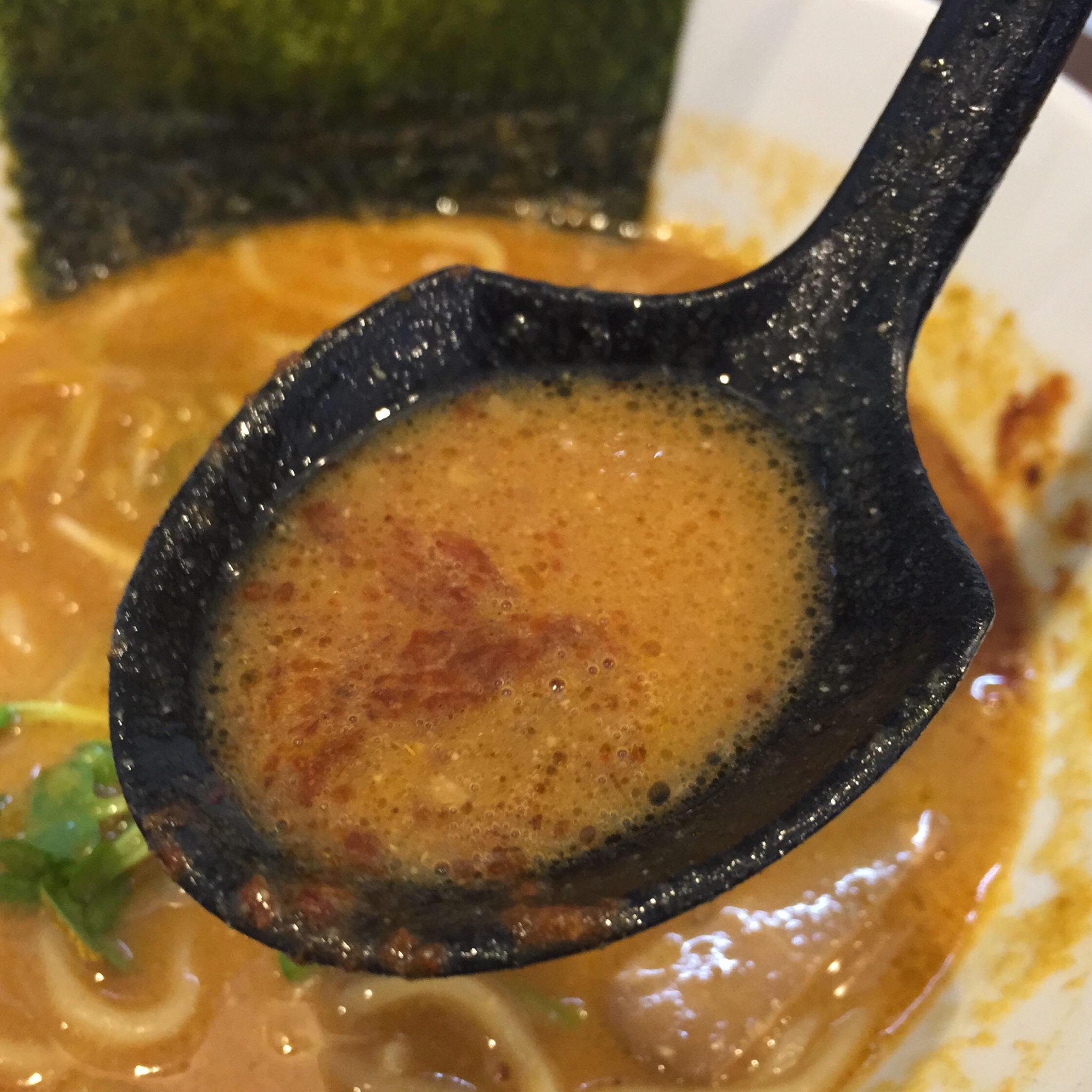 NOODLE SHOP KOUMITEI(香味亭) オマール海老香る濃厚ラーメン 濃厚味噌カレーヌードル スープ