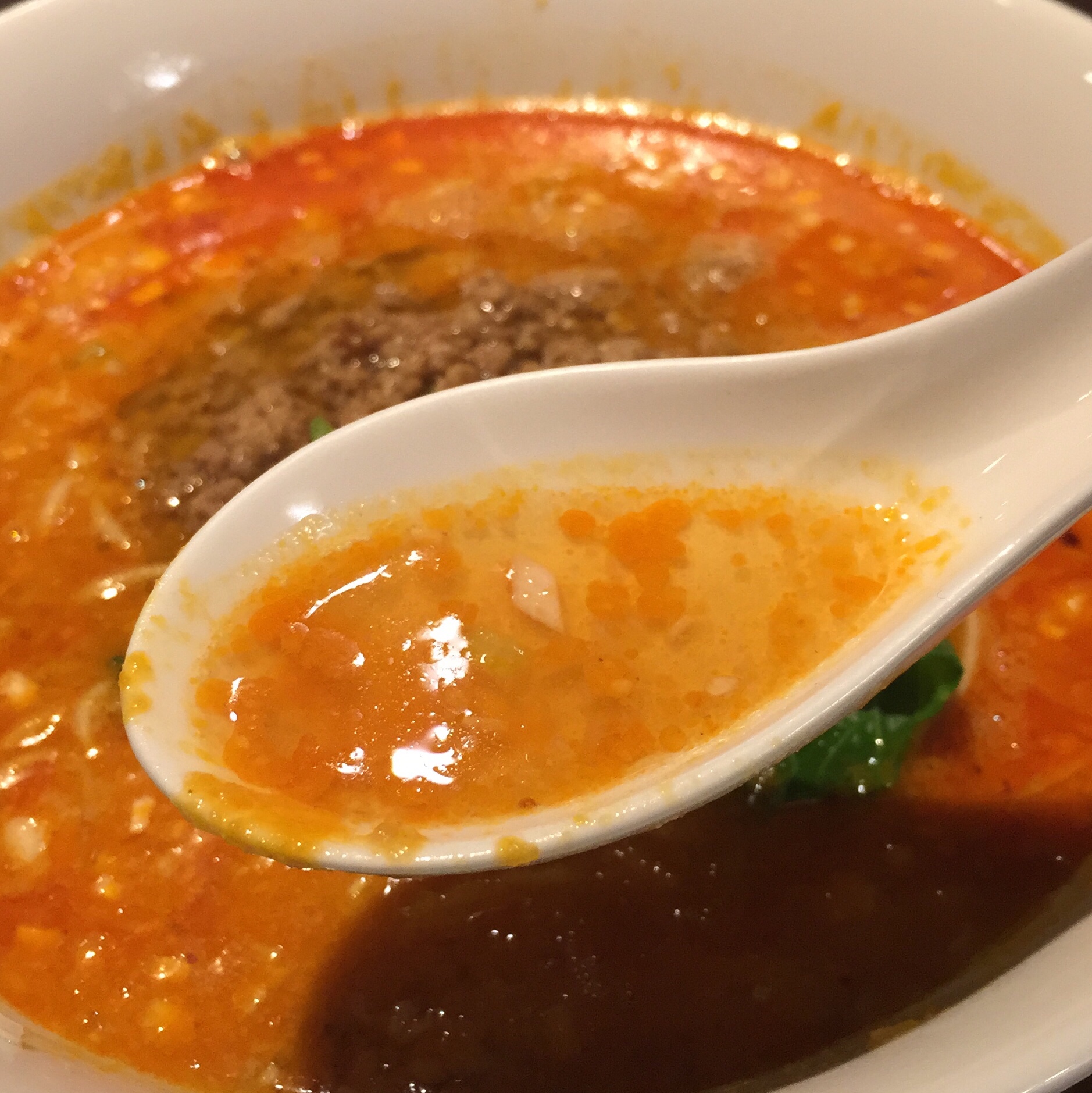 四川Dining＆bar 臥龍 創香(がりゅう そうしゃん) 巨匠のお店の担々麺 スープ