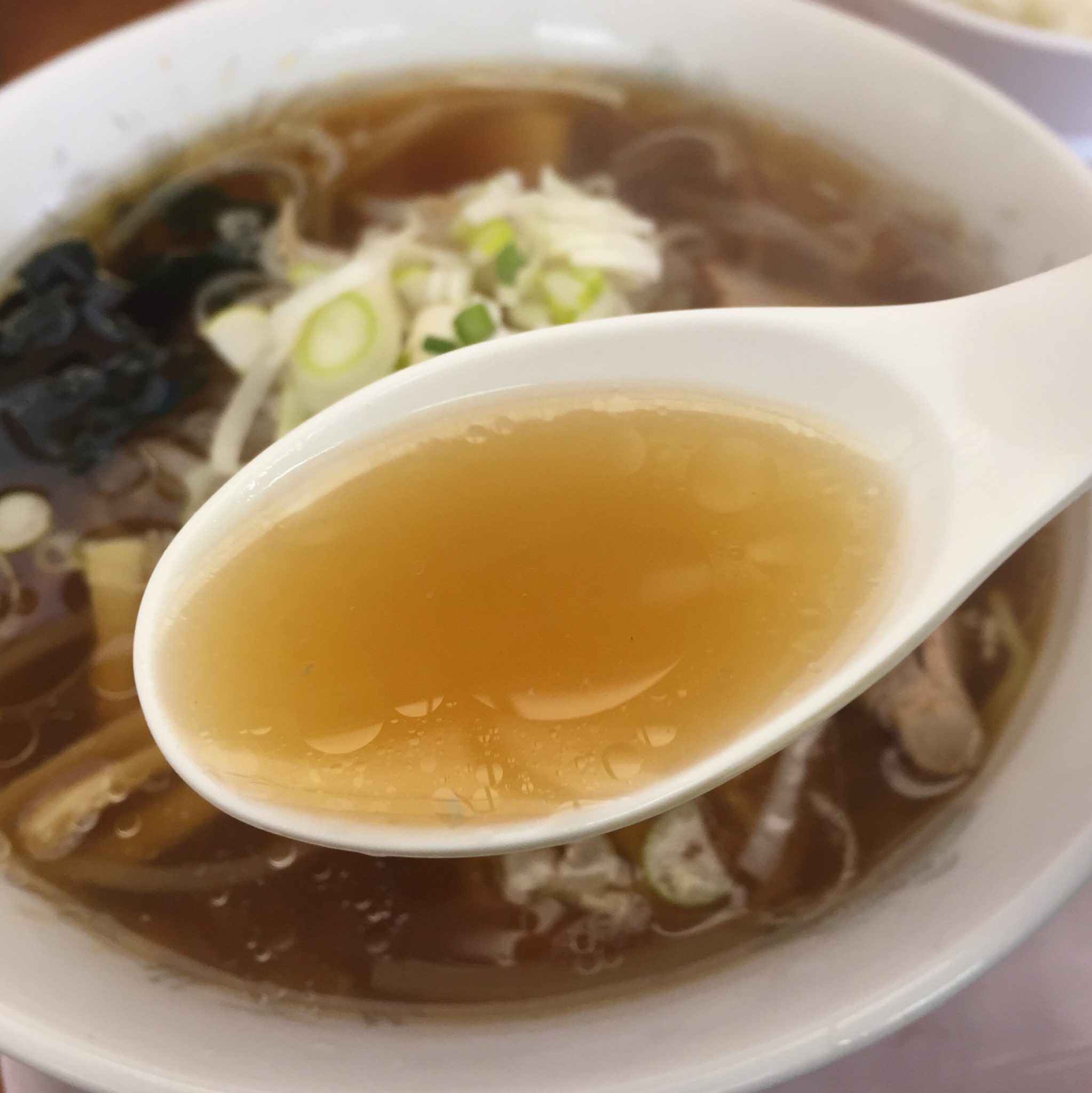 中華 宝来飯店 ニンニク入りラーメン スープ