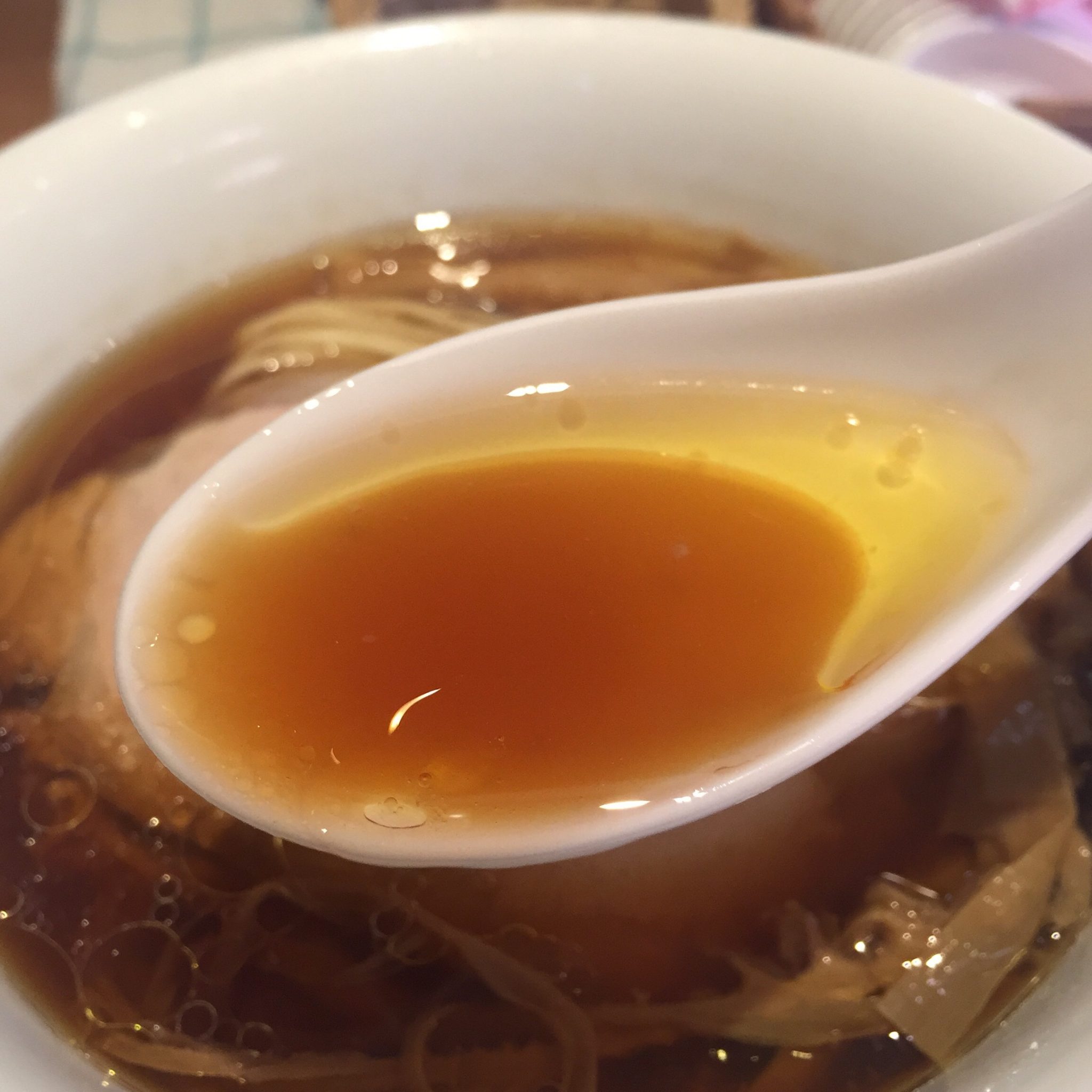 ラーメン屋 トイ・ボックス 醤油ラーメン スープ