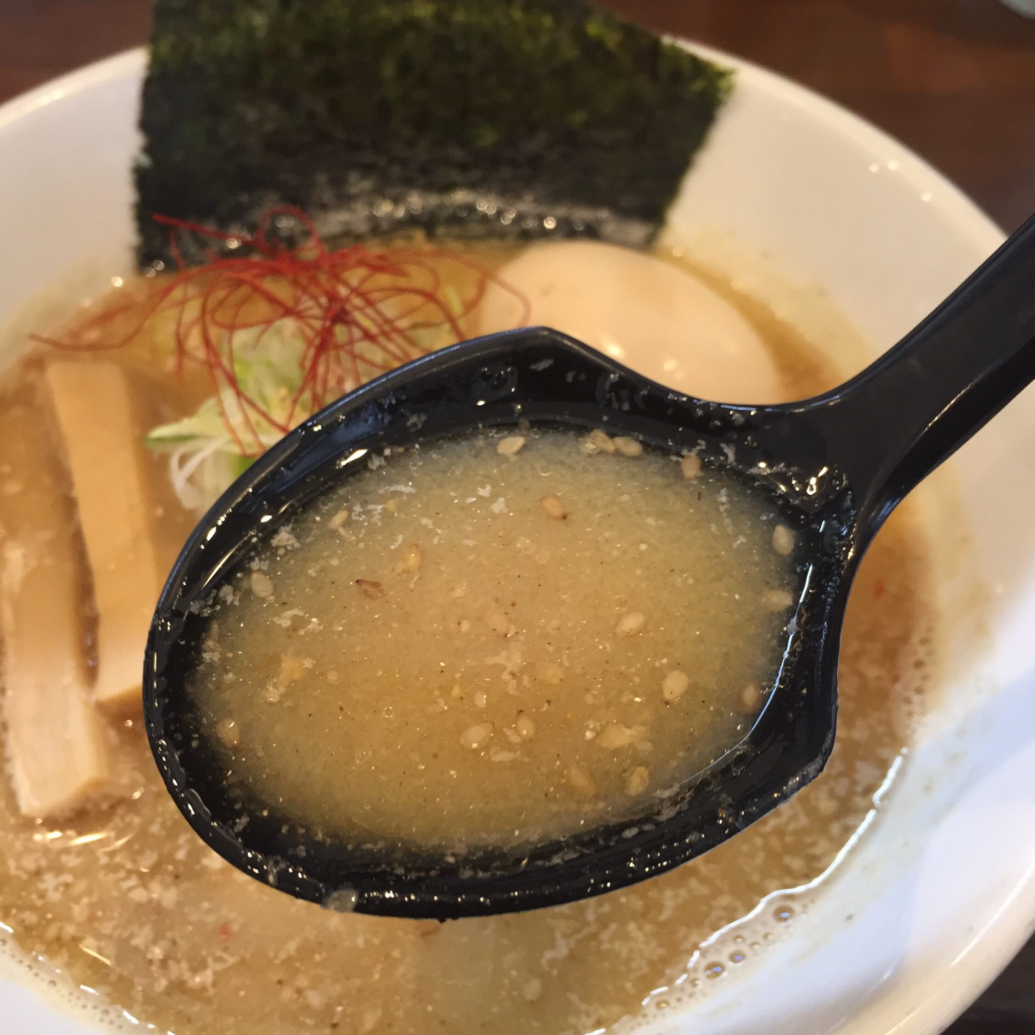 NOODLE SHOP KOUMITEI(香味亭) 煮干し香る味噌ラーメン スープ