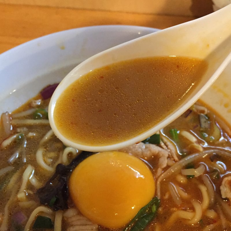 中華そばde小松 秋田県大仙市 辛いニラあんかけそば スープ