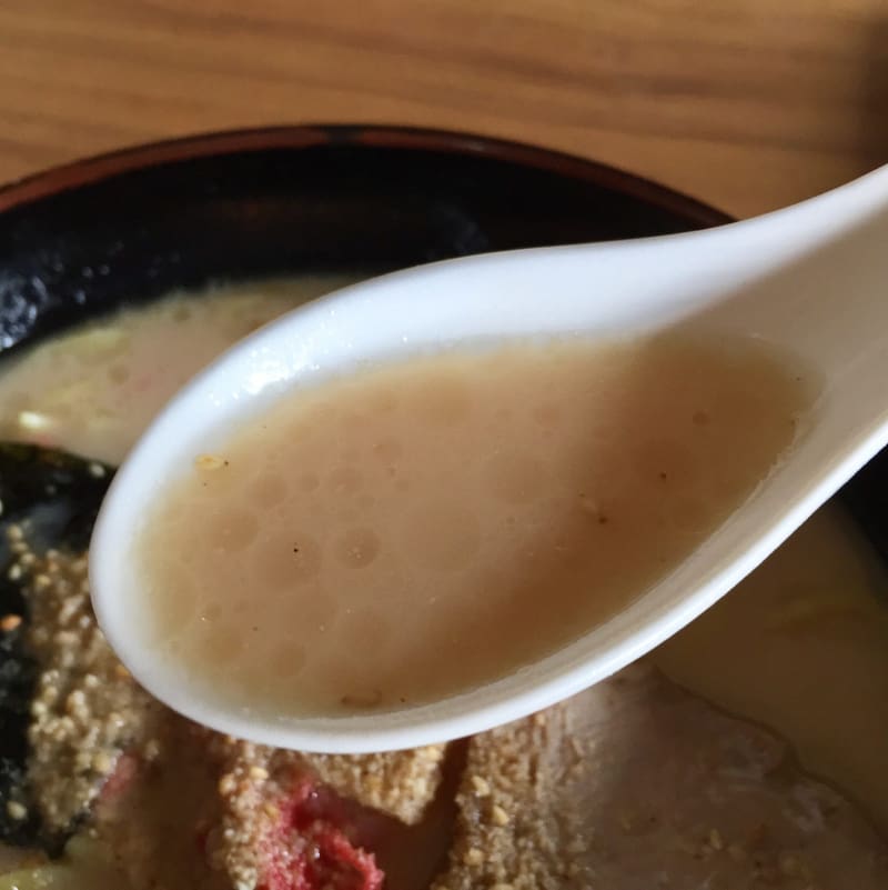 食堂二十番 秋田県大仙市太田町 特製豚骨麺 豚骨ラーメン スープ