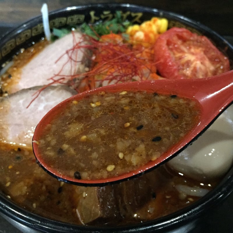 トラガス。 秋田県湯沢市 特製辛みそらーめん 辛味噌ラーメン スープ