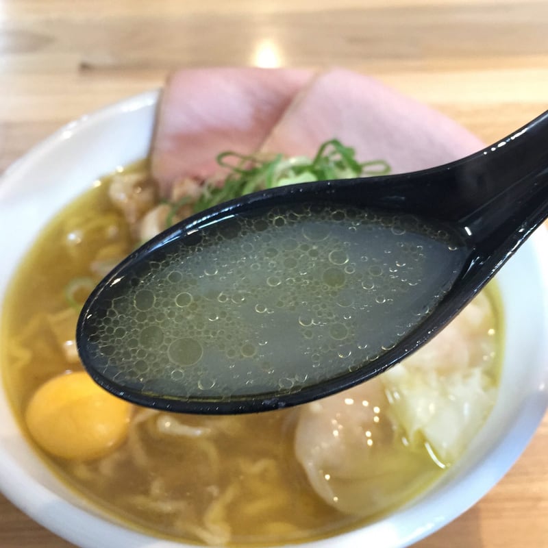 新旬屋本店 山形県新庄市 金の鶏中華 全部入り スープ
