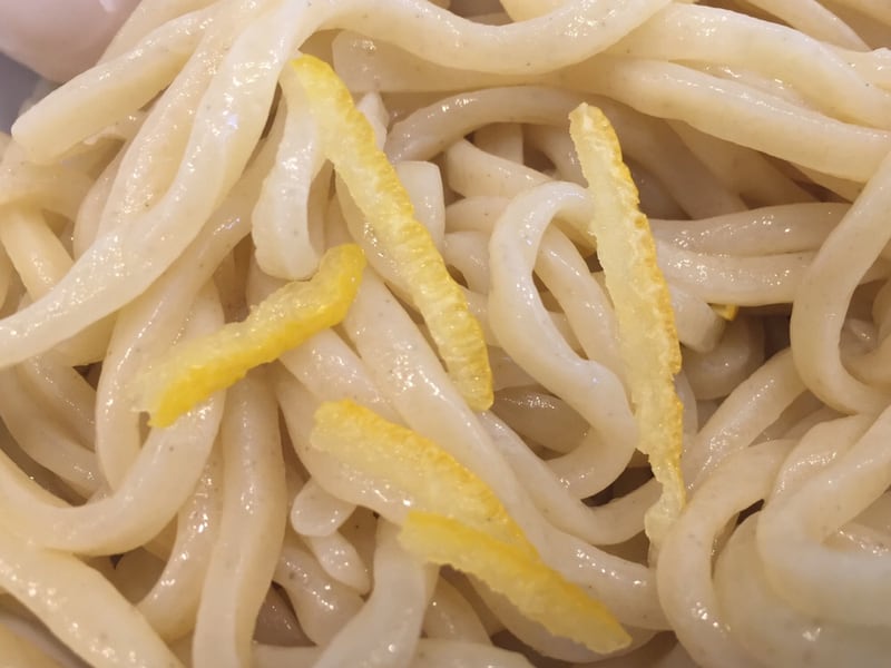 NOODLE SHOP KOUMITEI(香味亭) 秋田県横手市 オマール海老香る濃厚つけ麺 レモンの皮