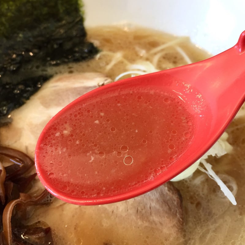 麺屋 北の雫 秋田市広面 醤油らーめん 魚介豚骨ラーメン スープ