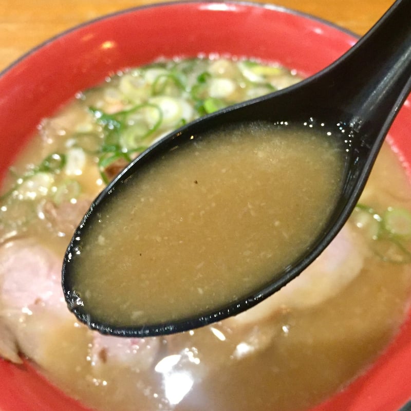 まりお流らーめん 奈良県奈良市尼辻町 男の鶏ぱいたん 濃厚鶏白湯 スープ