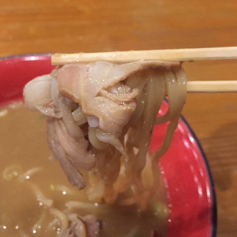 まりお流らーめん 奈良県奈良市尼辻町 男の鶏ぱいたん 濃厚鶏白湯 麺