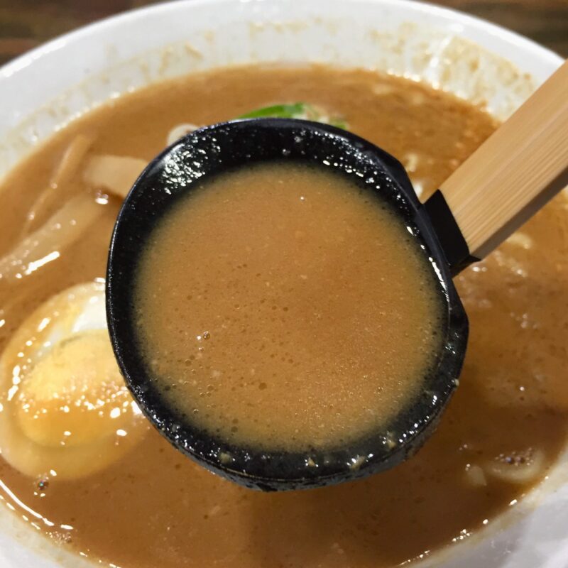 らーめん ともや 秋田県横手市四日町 牛豚鶏みそらーめん 味噌ラーメン スープ