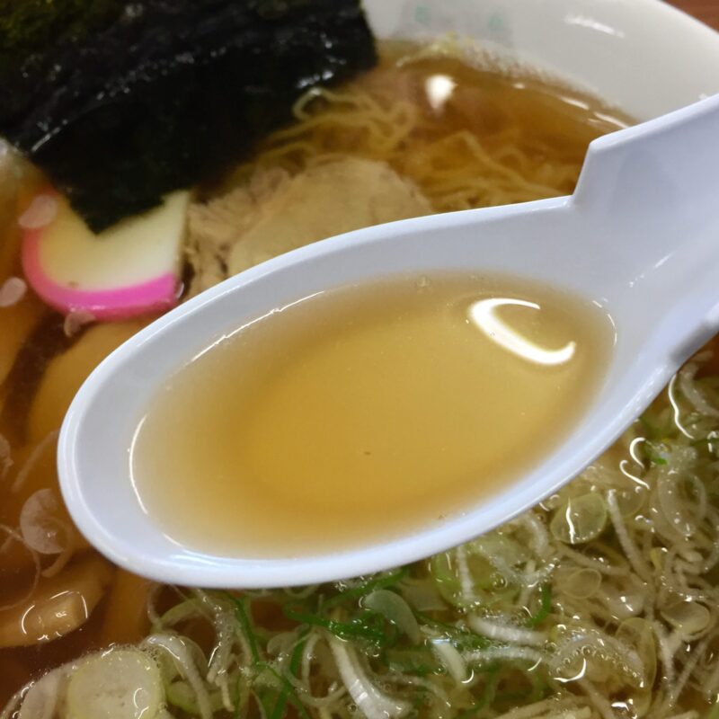 お食事処 ドライブイン汐風 しおかぜ 青森県西津軽郡鰺ヶ沢町 醤油味ラーメン スープ