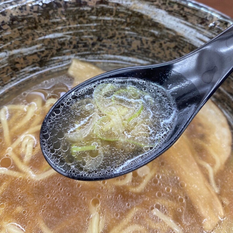 お食事処 山内食堂 秋田県横手市山内大沢 醤油ラーメン スープ