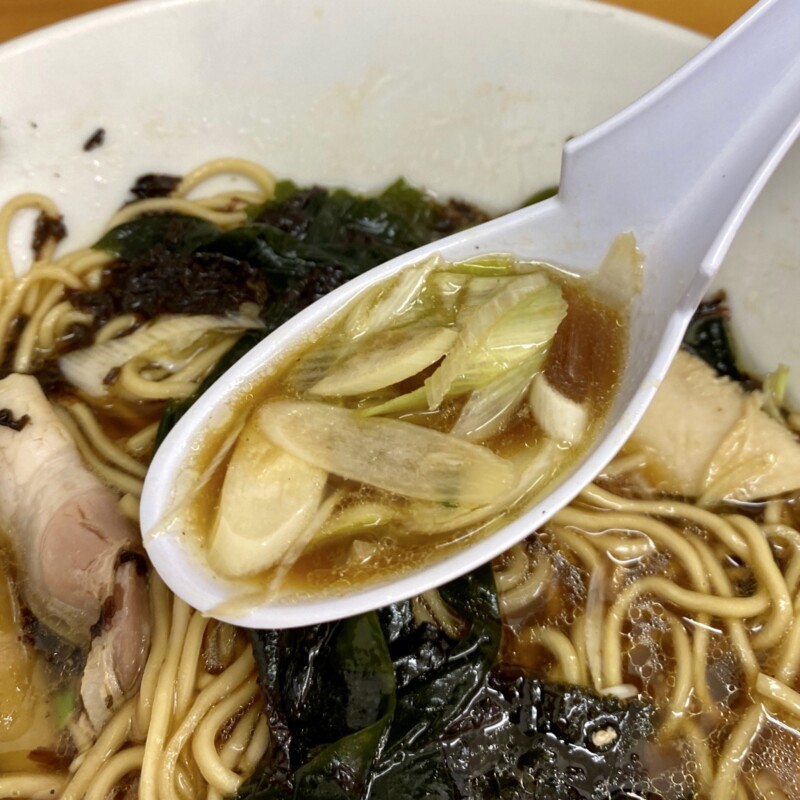 自家製麺 きずからーめん 秋田県大館市餌釣 醤油ラーメン スープ ネギ
