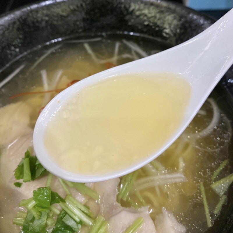 地鶏Soba 十五屋 じゅうごや 青森県弘前市田園 鶏塩ラーメン スープ