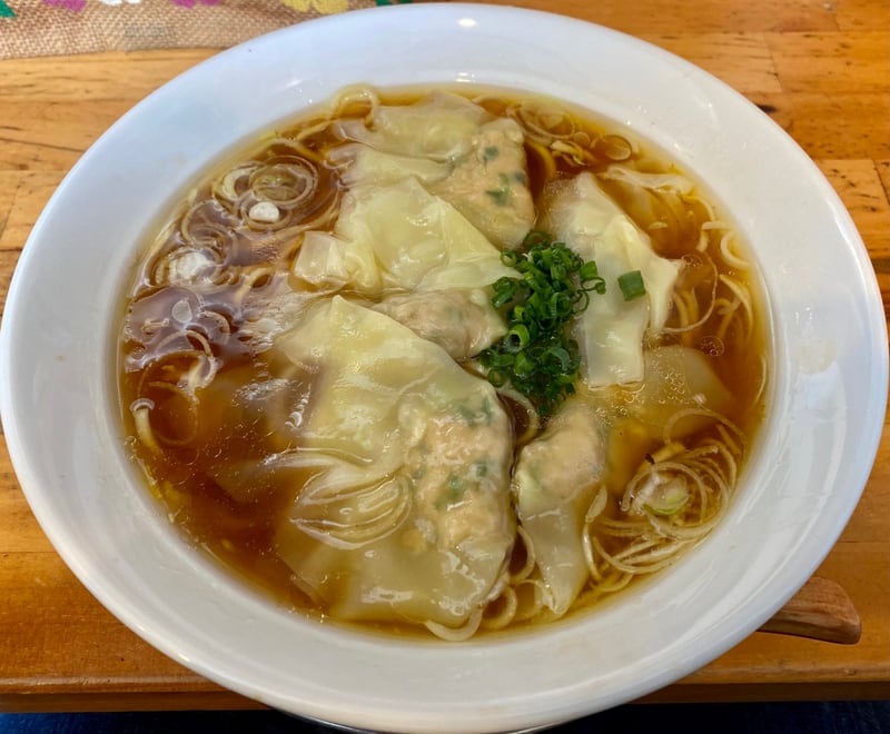 中華そばde小松 秋田県大仙市大曲丸の内 比内地鶏ワンタン麺
