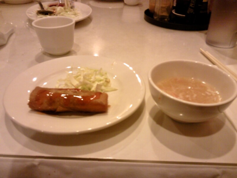 チャイナタウンの中国料理店＠アメリカ合衆国ハワイ州ホノルル 春巻 蟹のスープ