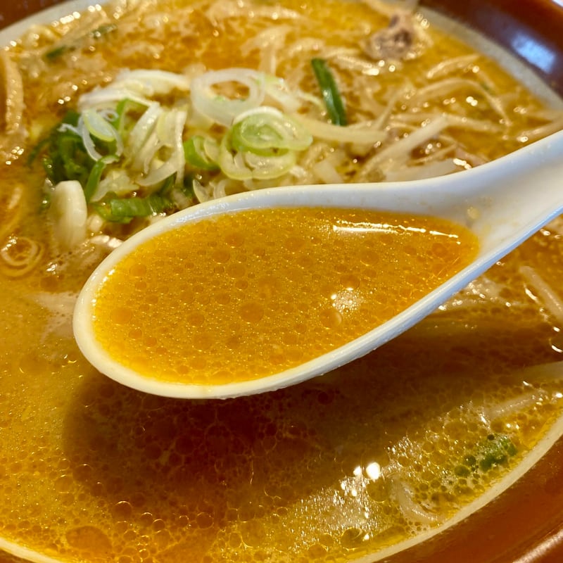 ラーメン・餃子・カレー ピーコック 宮城県東松島市大曲 みそラーメン＋半カレー 味噌ラーメン スープ