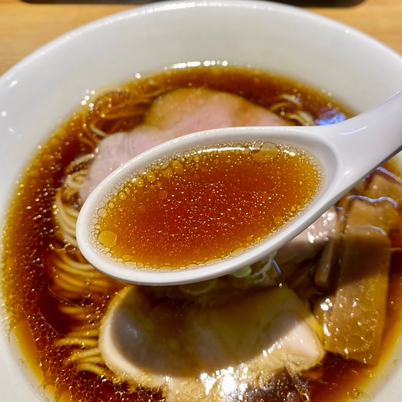 らぁ麺 おかむら 福島県郡山市大槻町 会津地鶏らーめん(醤油) 醤油ラーメン スープ