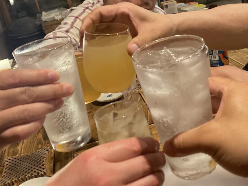 Hostel＆Bar CAMOSIBA カモシバ 秋田県横手市十文字町曙町 レモンサワー 乾杯
