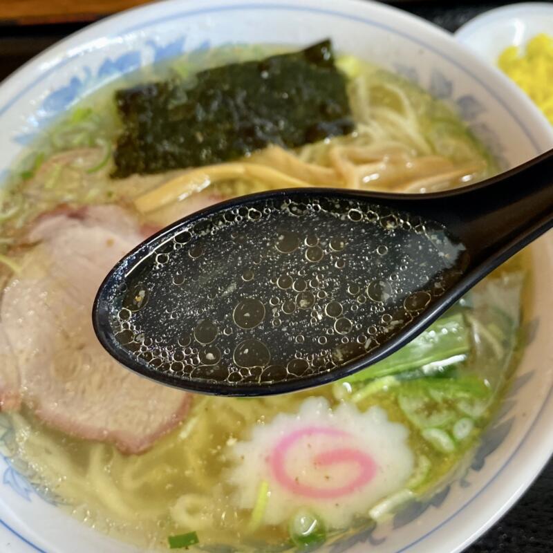 手打ちラーメン 英 手打ち中華 はなぶさ 福島県白河市二番町 塩ラーメン 漬け物付き スープ