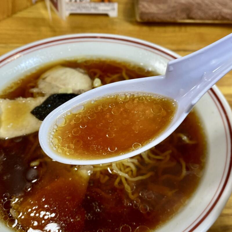 ラーメン・餃子 みのり 秋田県能代市柳町 札幌ラーメン(醤油) 醤油ラーメン スープ