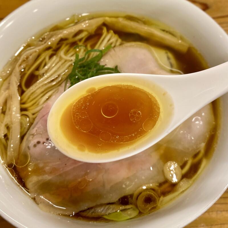 らぁ麺まほろば 福井店 福井県福井市渕 醤油味のらぁ麺 醤油ラーメン スープ