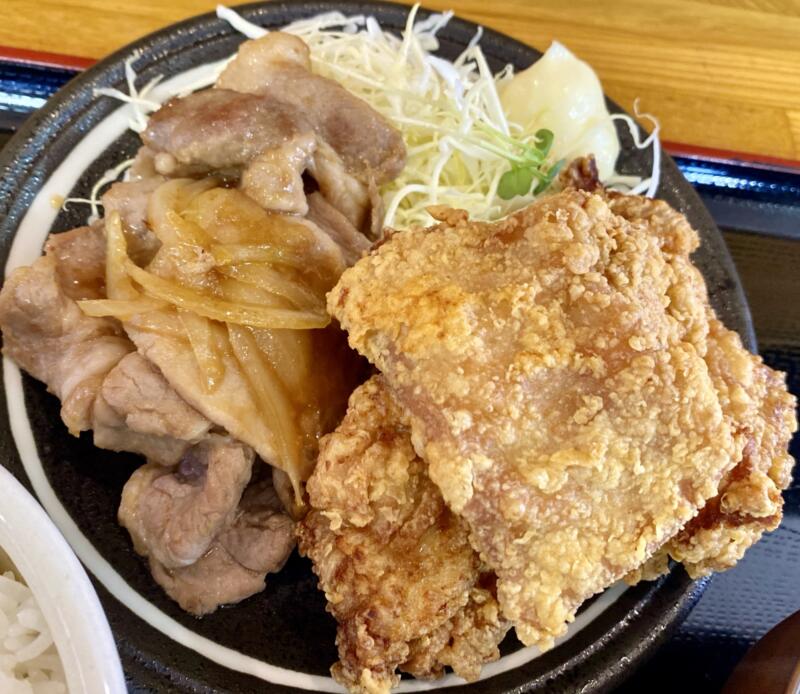 めしや 秋田県由利本荘市鶴沼 食堂 しょうから定食 豚肉の生姜焼き 鶏の唐揚げ