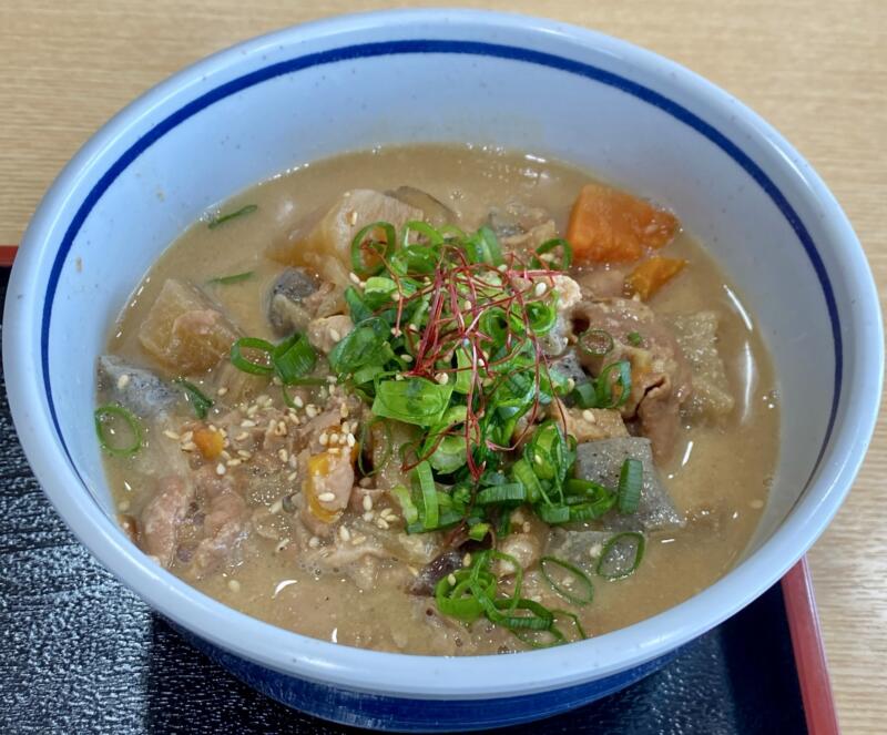もつもつ食堂 潮 うしお 青森県八戸市白銀町 八戸水産会館1階 もつ味噌つけ麺 つけ汁 スープ