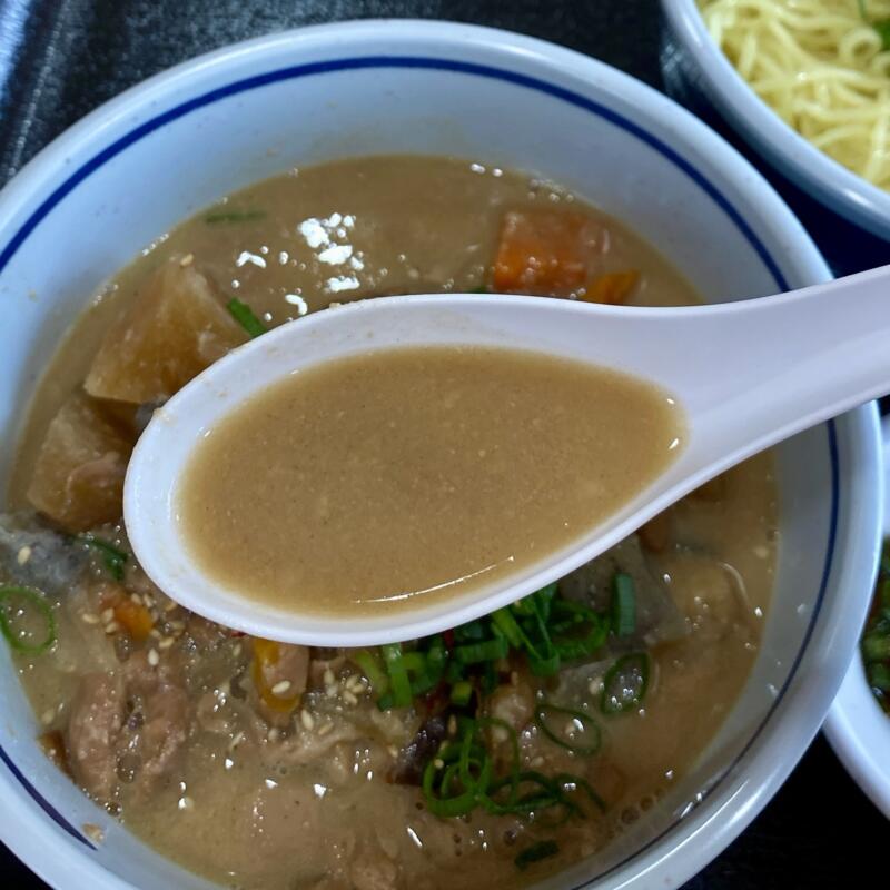 もつもつ食堂 潮 うしお 青森県八戸市白銀町 八戸水産会館1階 もつ味噌つけ麺 つけ汁 スープ
