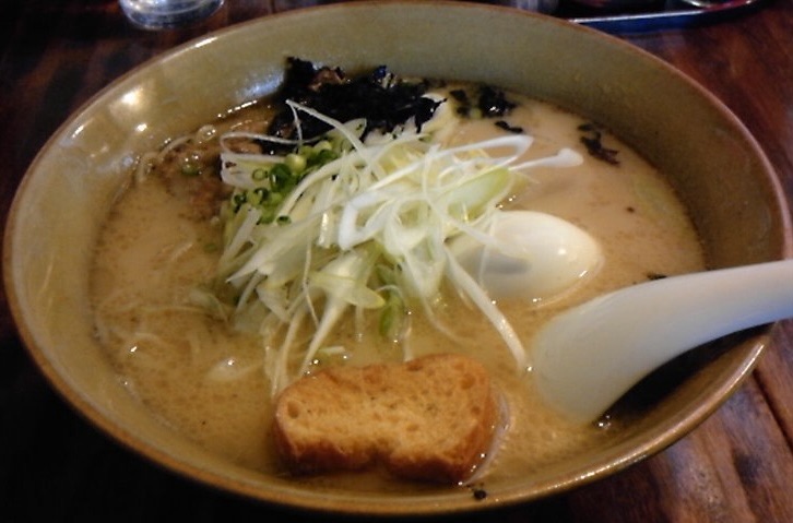 らーめん錦 秋田本店 秋田県秋田市外旭川 比内地鶏桃豚ラーメン(醤油) 大盛 味玉 どんぶりin秋田