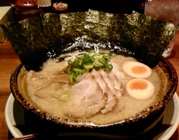 越後秘蔵麺 無尽蔵 だいせん家 秋田県大仙市 豚骨醤油デラックスらーめん(こってり)