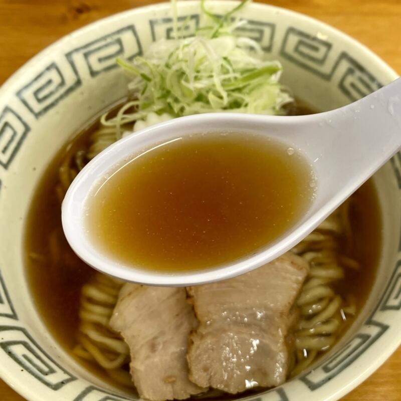 らぁ麺 まっちゃん 秋田県大仙市大曲浜町 あっさり醤油らぁ麺 醤油ラーメン スープ