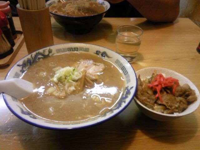 旭川ラーメン さいじょう 秋田県秋田市寺内 ピリ辛塩ラーメン ミニしょうが焼き丼