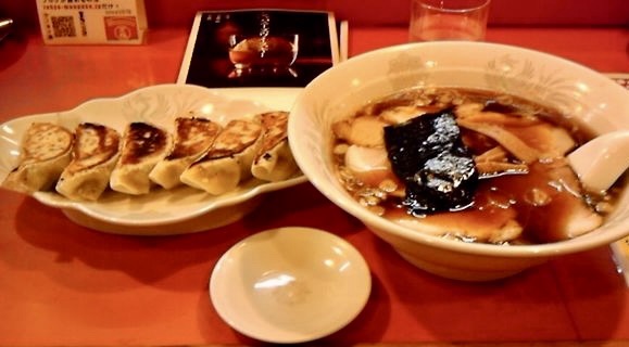 東京まんぷくラーメン本店 秋田県秋田市南通 醤油ラーメン 正油味チャーシューメン ジャンボギョウザ