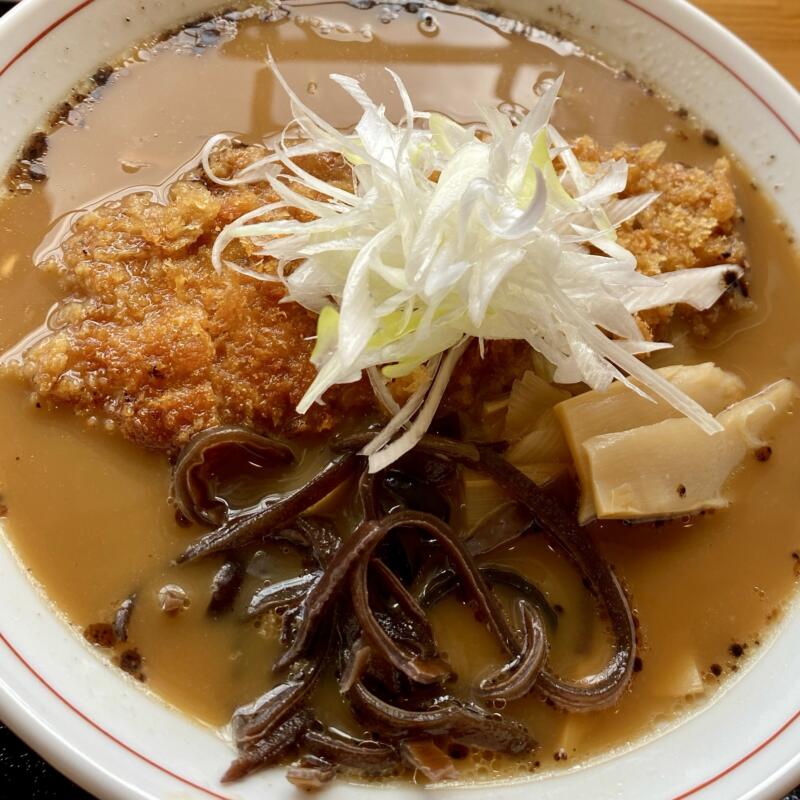 滝の茶屋 孫左衛門 飯屋MAGO 秋田県鹿角郡小坂町上向 道の駅こさか七滝内 桃豚カツらーめん(豚骨醤油) 豚骨醤油ラーメン 十和田湖高原ポークSPF桃豚 小坂かつラーメン 具