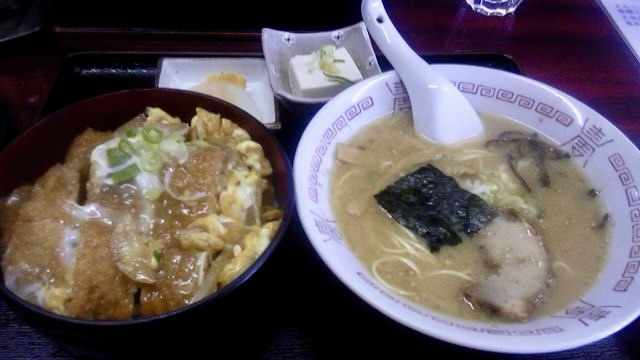 ラーメン飯店 来華 秋田県秋田市広面 カツ丼(ロース) ミニ博多ラーメン