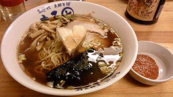 支那そば まると 大町分店 秋田県秋田市大町 辛醤油ラーメン 辛みそのせそば