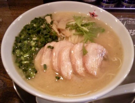 ラーメン男寿狼 秋田県横手市 鶏骨鶏チャーシューのせ 鶏白湯ラーメン