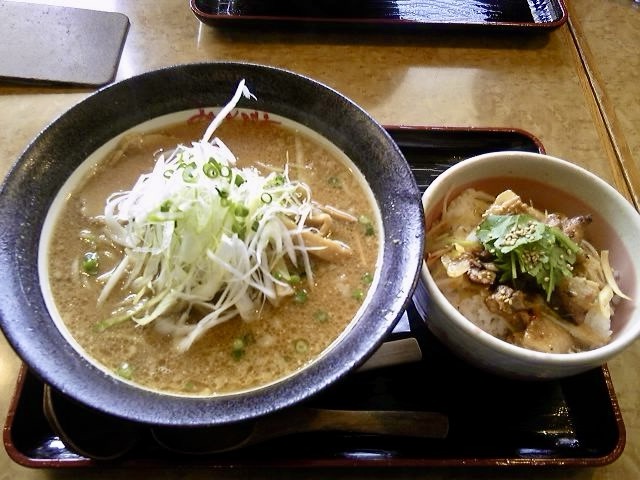 らーめん みそ膳 秋田店 秋田県秋田市茨島 味噌ラーメン みそ膳らーめん(仙台味噌)中盛 ピリ辛チャーシュー丼セット