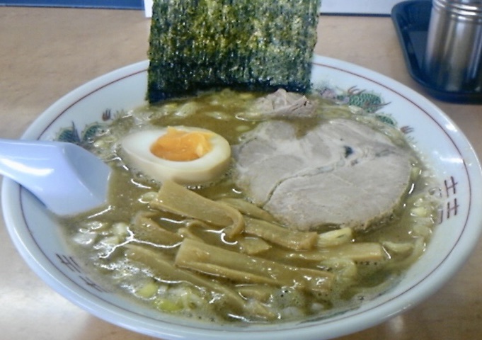 らーめん萬亀 秋田県秋田市山王 濃厚豚骨魚介系ラーメン 濃厚醤油