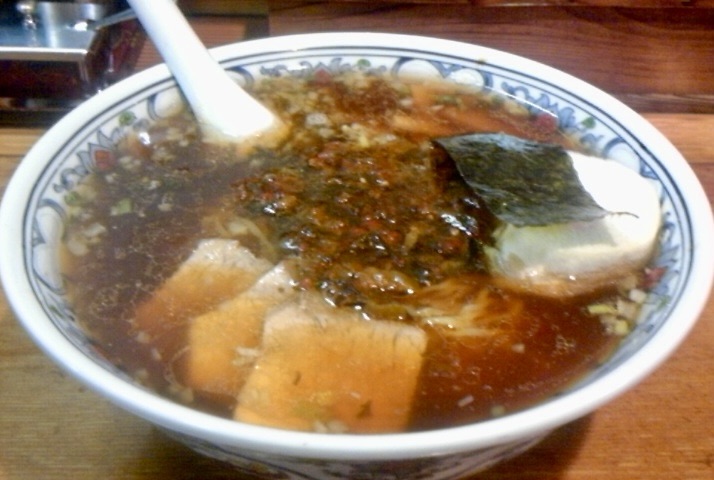 らーめん処 えびや 秋田県秋田市山王 醤油ラーメン 辛子高菜正油