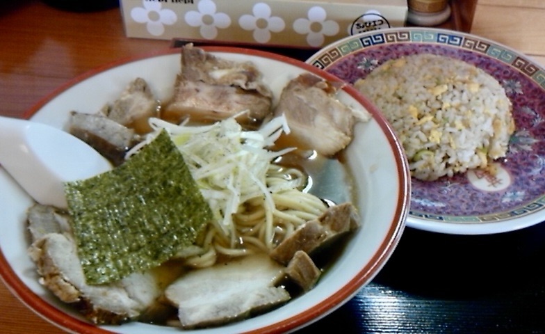 中華料理 麺通 秋田県秋田市寺内 チャーシュー麺＆半チャー飯