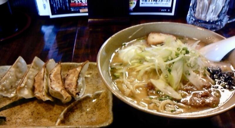 らーめん錦 秋田本店 秋田県秋田市外旭川 比内地鶏桃豚ラーメン(幻の味噌) 味玉 餃子