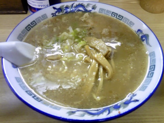 旭川ラーメン さいじょう 秋田県秋田市寺内 ピリ辛塩ラーメン(辛め)